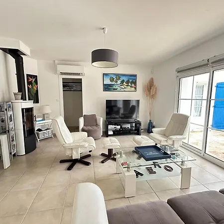 à St Jean De Monts Avec Piscine Chauffée, Clim Et Wifi - Fr-1-777-23 *