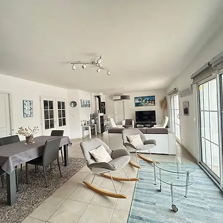 Hébergement de vacances à St Jean De Monts Avec Piscine Chauffée, Clim Et Wifi - Fr-1-777-23